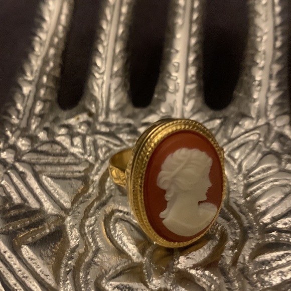 Vintage Avon Cameo Gold Poison Locket Adjustable sized ring - Picture 6 of 12